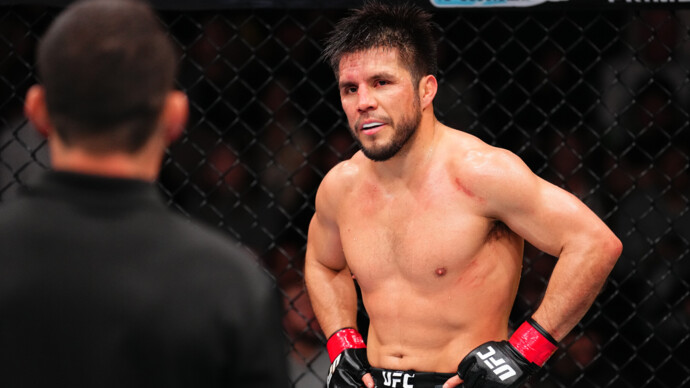 Экс‑чемпион UFC Сехудо победил Ахметова на турнире в Астане