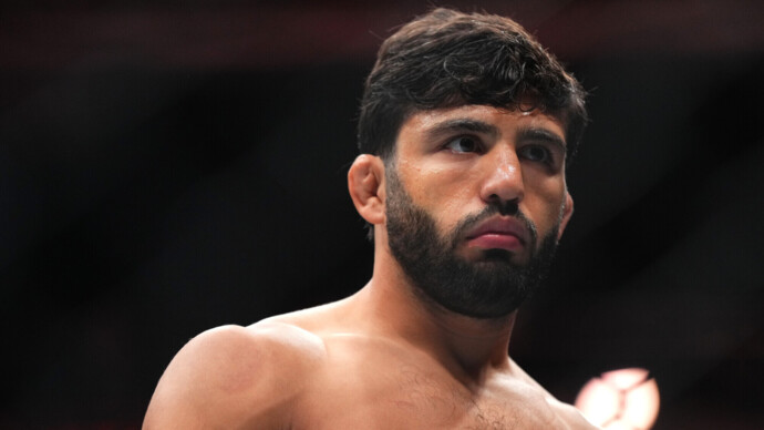 Царукян назвал бокс Топурии лучшим в UFC