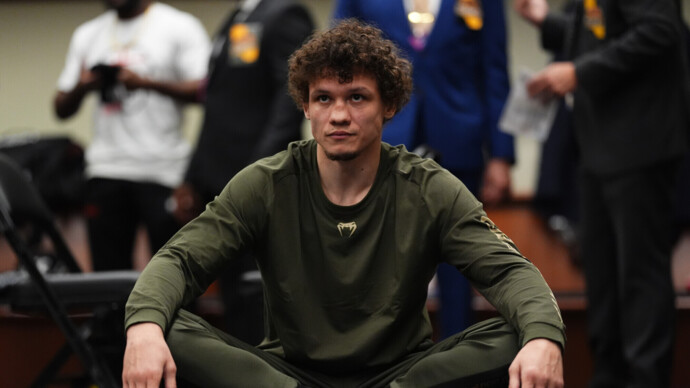 Россиянин Копылов встретится с Костой на турнире UFC с участием Топурии и Оливейры