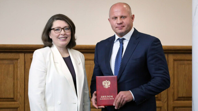Федор Емельяненко сообщил, что получил диплом кандидата педагогических наук