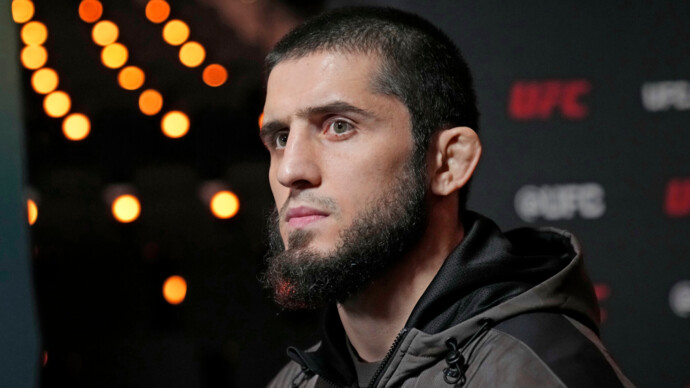 Махачев больше не чемпион UFC. Российского бойца заставили отдать пояс