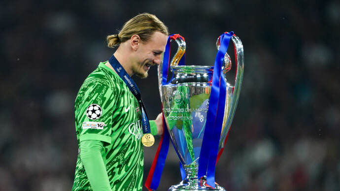 Сафонов выиграл вообще всё! Уникальное достижение русского вратаря