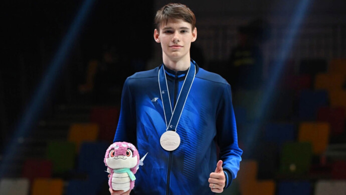 Российские рапиристы завоевали серебро в командном турнире на юниорском чемпионате мира в Китае