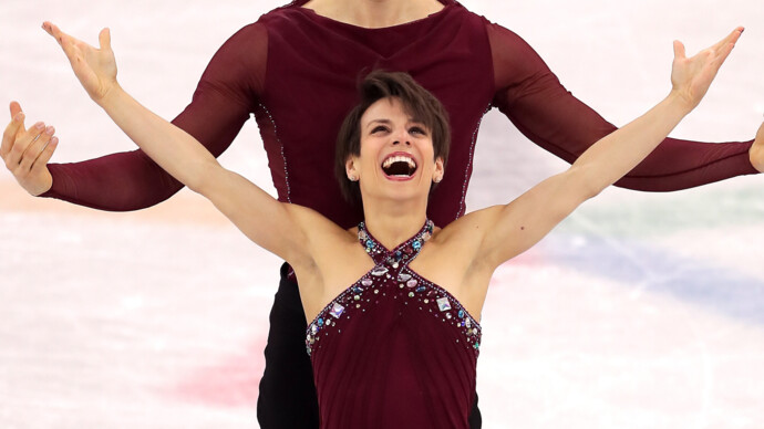 Фигуристка сломала партнеру нос на чемпионате мира. Лицо залила кровь