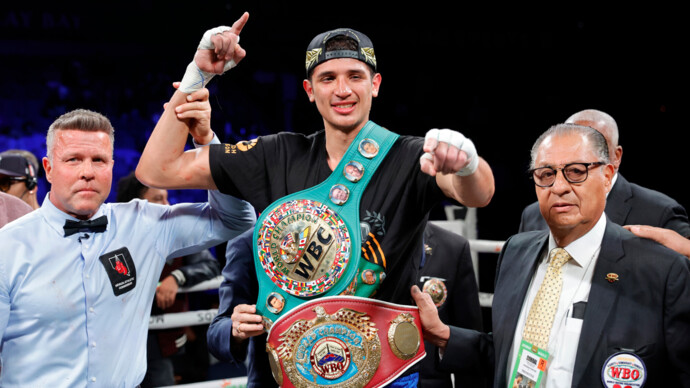 Победивший Тима Цзю американский боксер Фундора лишен пояса WBO в первом среднем весе