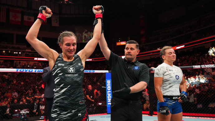 Русская красавица отомстила американцам. Избила легенду UFC до крови