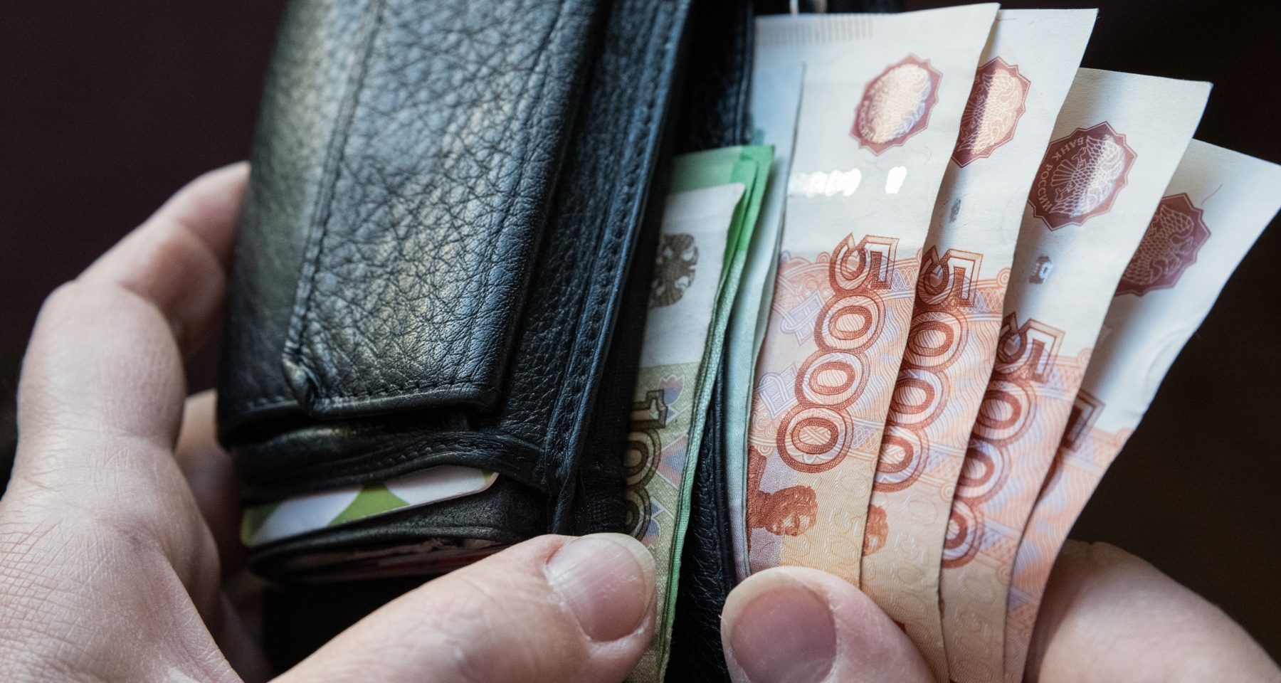 Россияне назвали аргументы, позволяющие получить прибавку к зарплате