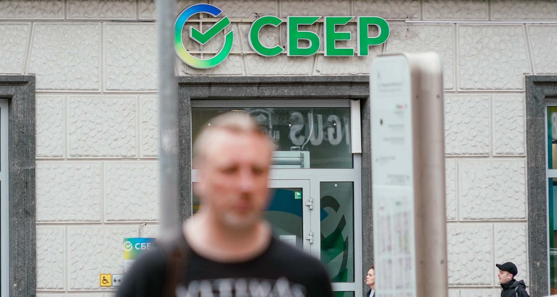 Необычно щедрые ставки: Сбер и ВТБ фиксируют рекорды в депозитах